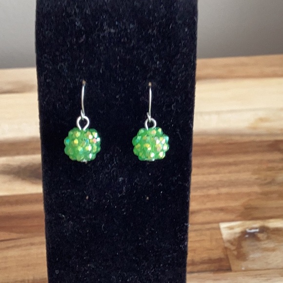 Green beaded earrings      E - Picture 2 of 4
